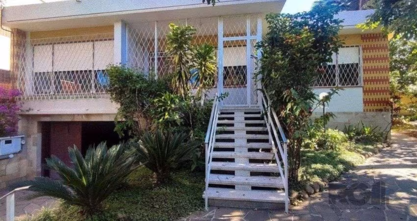 Excelente casa de 290m² com 4 dormitórios e 4 vagas