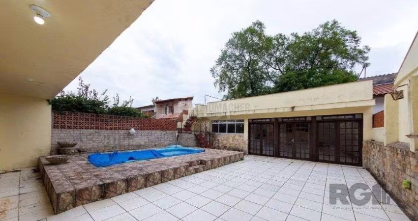 Casa para Venda - 450m², 4 dormitórios, sendo 3 suites, 5 vagas - Nonoai
