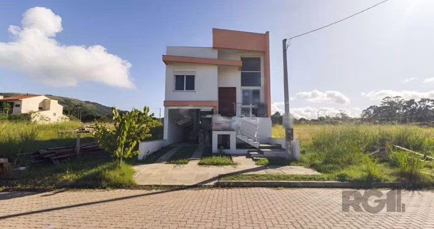 Casa de 3 dormitórios no bairro Hípica