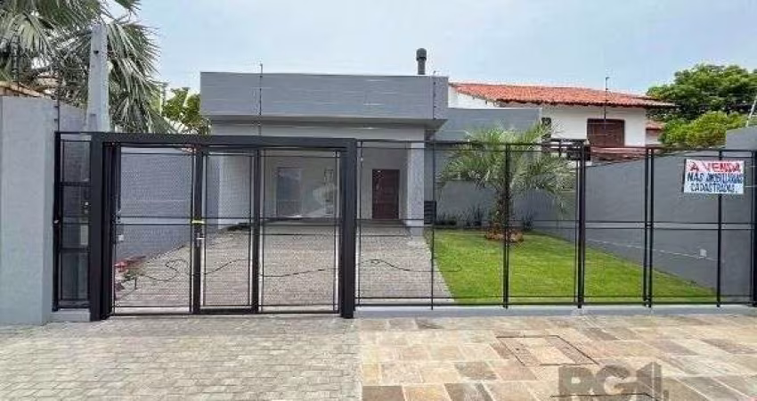 Casa em Porto Alegre, no bairro Ipanema, com 3 dormitório(s), à venda.