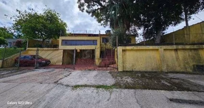 Casa em Porto Alegre, no bairro Belém Novo, com 3 dormitório(s), e 3 banheiros, à venda.