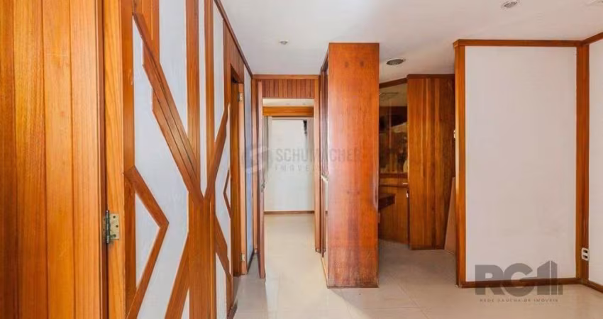 Excelente sala comercial localizada em frente à Santa Casa, em ponto estratégico da cidade. O imóvel conta com piso em cerâmica de alta qualidade, forro com luminárias embutidas, além de ar-condiciona
