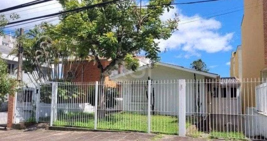 Casa Residencial ou comercial. Com 205 m²  de área útil, 3 dormitórios