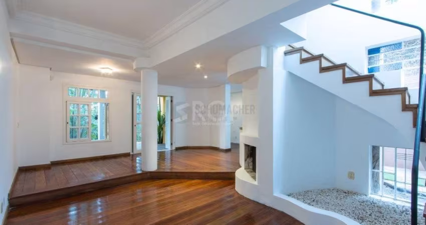 Sobrado com 300m² à venda, 3 quartos, 1 suite, 2 vagas - Bairro Espírito Santo
