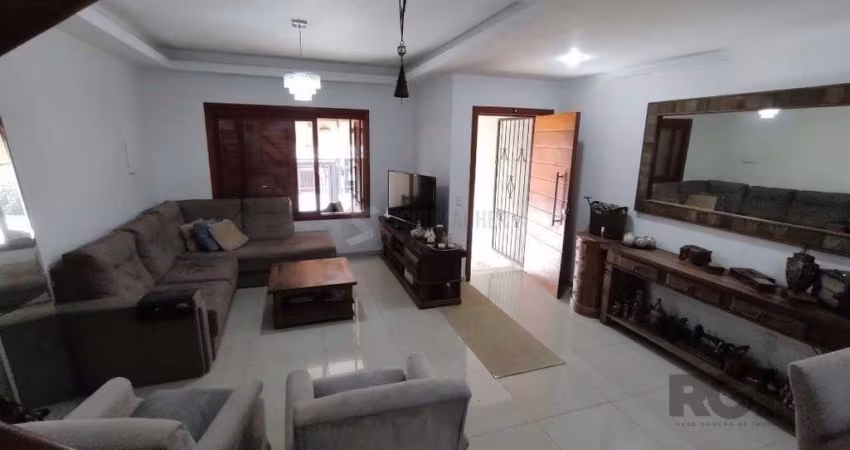 Sobrado 3 suites, pátio com piscina, 3 vagas cobertas - Bairro Tristeza