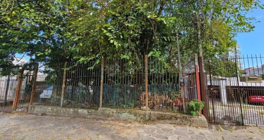 Terreno plano de 426 m², localizado na Rua Padre João Batista Reus,