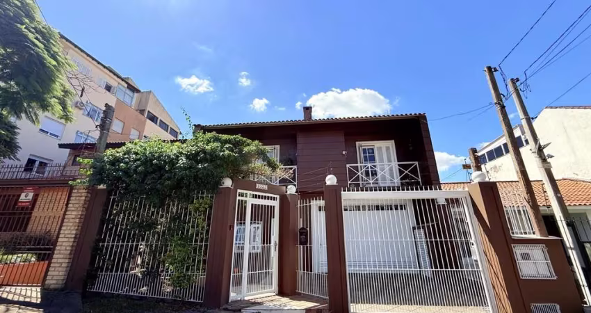 Casa 4 dormitórios sendo 1 suíte bairro Chácara das Pedras em Porto Alegre