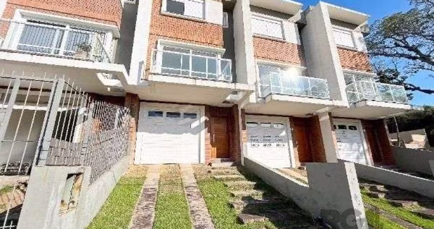 Sobrado para Venda - 100m², 3 dormitórios, sendo 3 suites, 2 vagas - Portal Do Guarujá