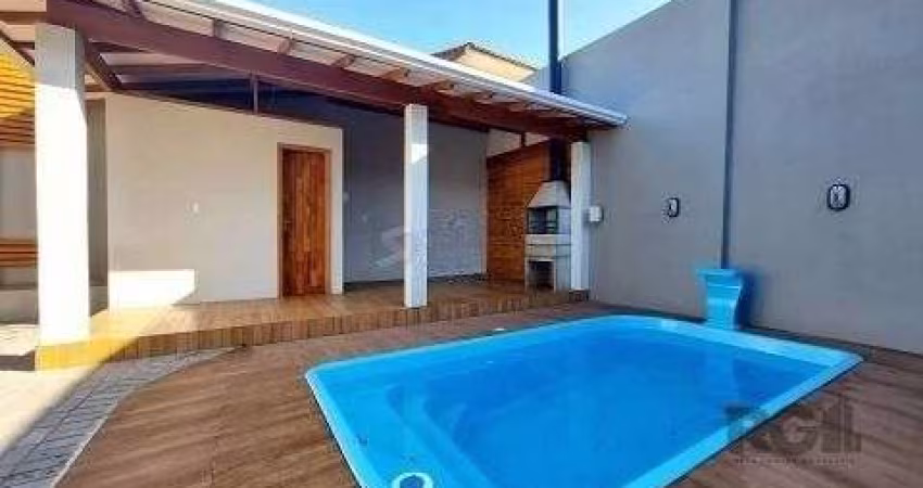 Excelente casa de 85m² com 2 dormitórios, piscina e 6 vagas.