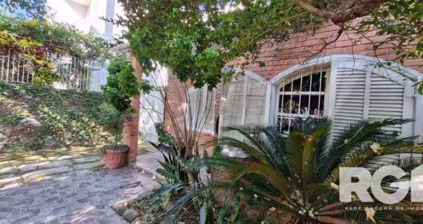 Ótima Residência de três dormitorios na Glória