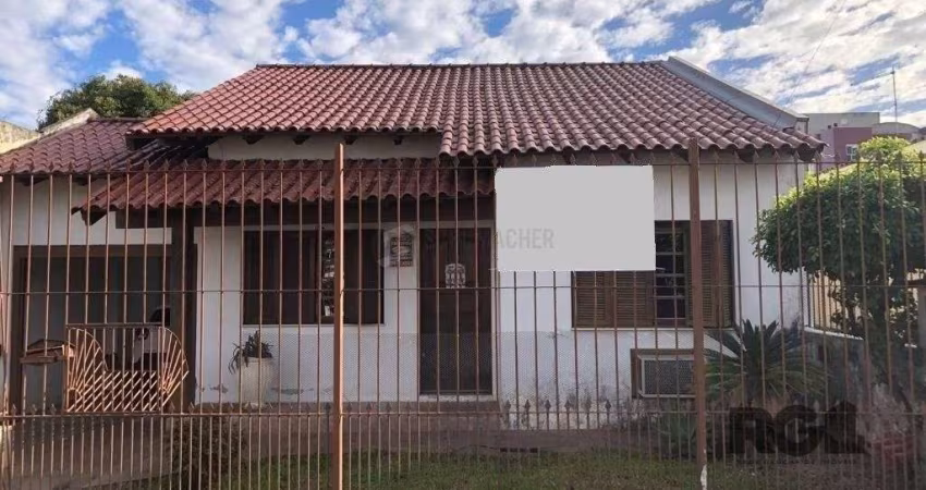 Casa 3 dormitórios,  7 vagas de garagem, Bairro Parque Brasília