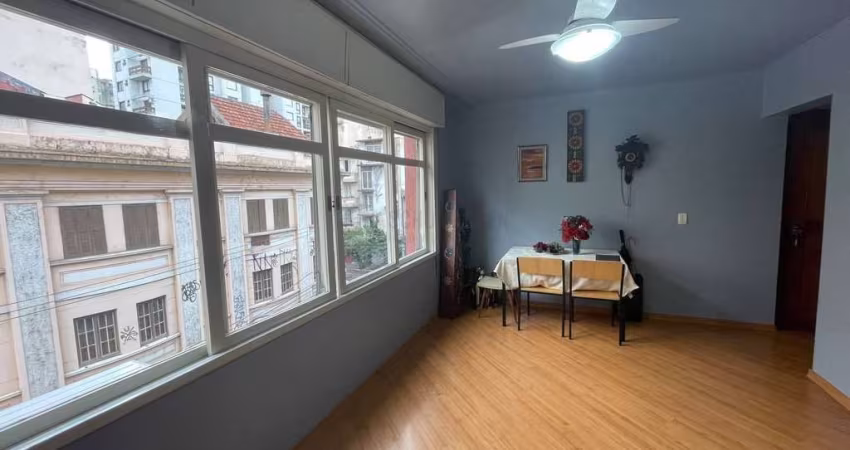 Apartamento 03 dormitorios 01 vaga Cidade Baixa.