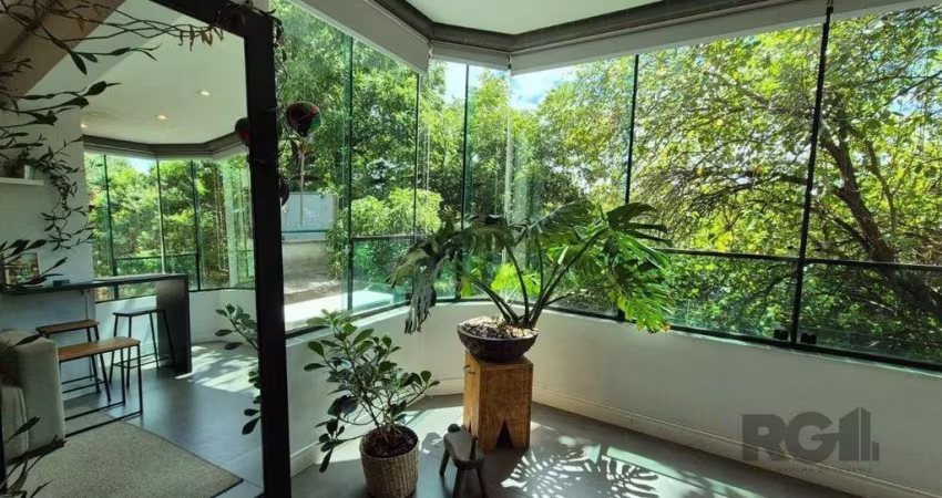 Apartamento com pátio a venda no bairro Menino Deus com 132 m²