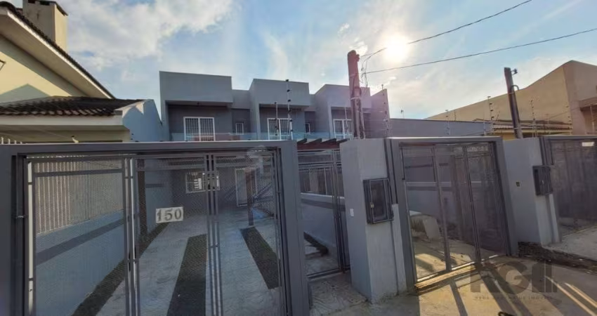 Sobrado com 3 dormitórios, suíte e duas vagas de garagem no bairro Sarandi