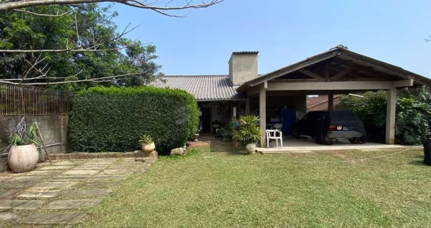 Casa no bairro Hípica - 3 dormitórios