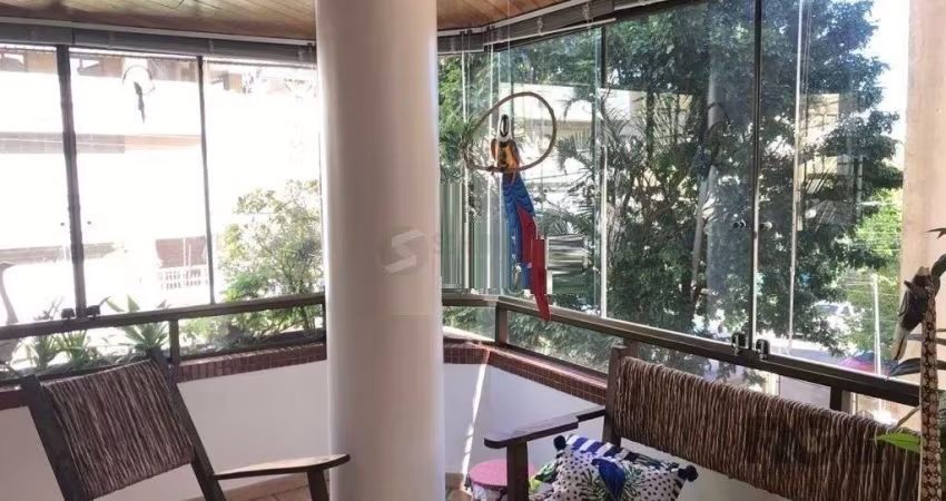 Vende-se amplo apartamento 3 dom 3 vagas c/ sacada e churrasqueira - 129m² - Bom Fim
