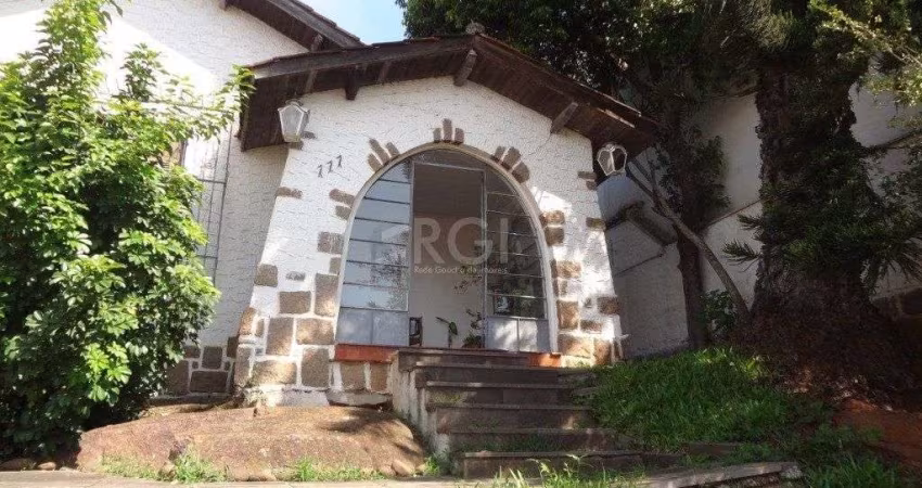 Casa para Venda - 250m², 3 dormitórios,  - Medianeira