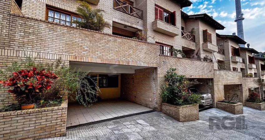 casa em condominio, com 1 suíte, duas vagas, lareira, churrasqueira, infra estrutura completa