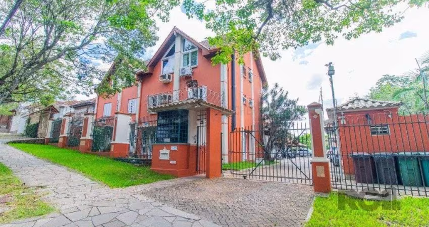 Casa em condoínio com 3 dormitorios, 2 suítes e  duas vagas de garaem no  bairroTeresópolis