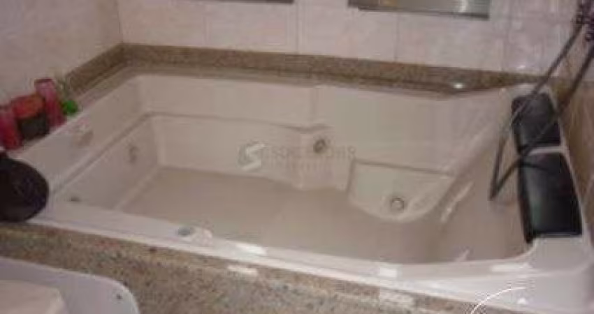 casa com 4 dormitórios, sendo uma suíte , e 530 area privativa