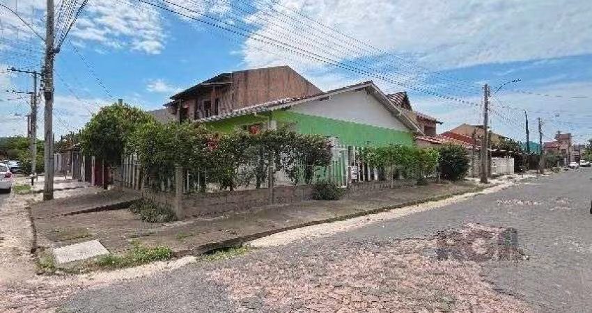 Casa em Porto Alegre, no bairro Hípica, com 2 dormitório(s), e 2 banheiros, à venda.