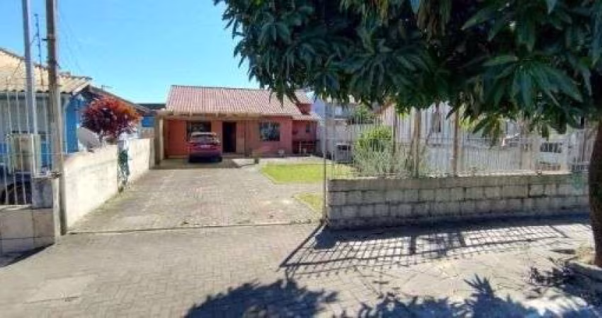 Casa em Porto Alegre, no bairro Camaquã, com 2 dormitório(s), e 2 banheiros, à venda.