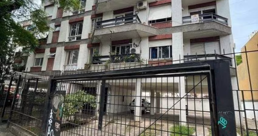 Apartamento de 2 dormitórios sendo um com sacada e garagem para 2 carros.