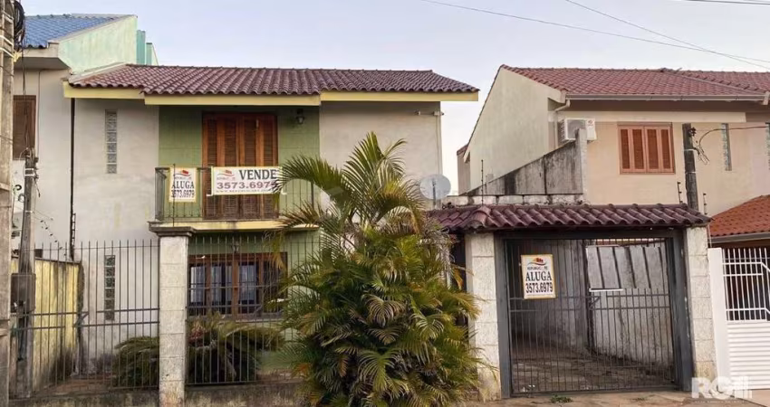 Casa à venda na Rua Martinho Lutero, localizada no bairro Harmonia em Canoas, RS.
