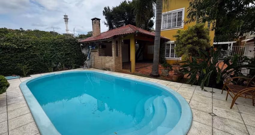 Casa, 3 dormitóriois, piscina, garagem, churrasqueira, lareira - Porto Alegre - Cód. RP390822