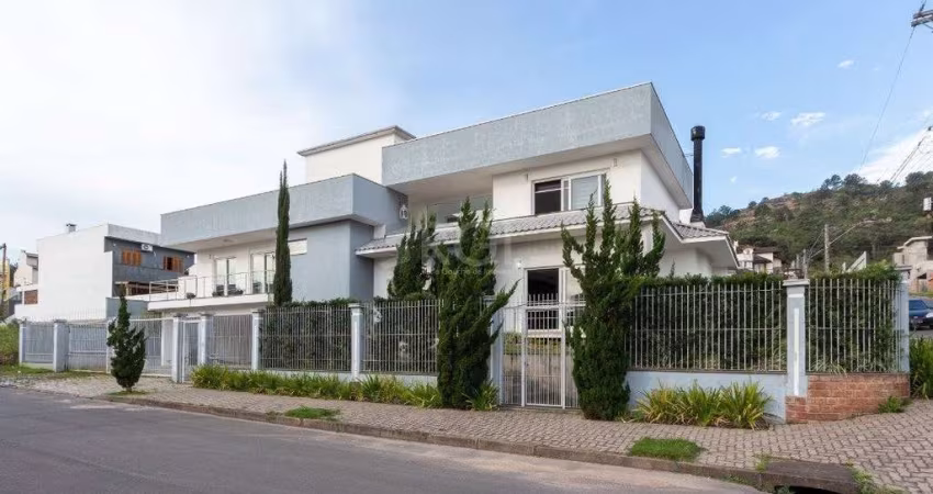 Casa para Venda - 377m², 4 dormitórios, sendo 3 suites, 3 vagas - Guarujá