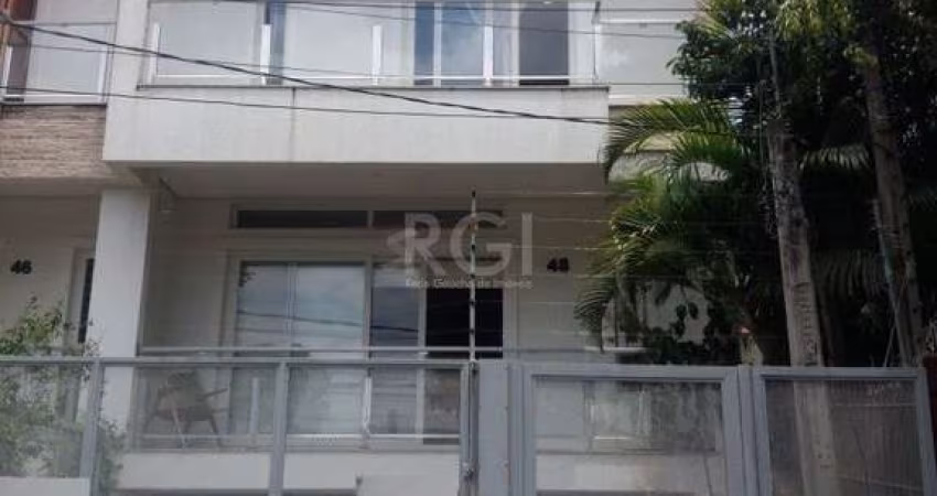 Sobrado para Venda - 262.78m², 3 dormitórios, sendo 3 suites, 3 vagas - Jardim Lindóia