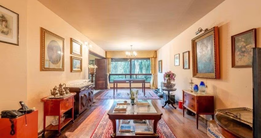 Vende-se apartamento 3 quartos com suíte e vaga, com 120m² de área privativa no bairro Moinhos de Vento