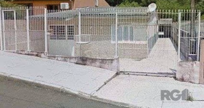 Casa de 3 dormitórios, no bairro Lomba do Pinheiro