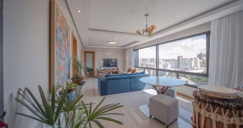 Apartamento 3 dor. com duas vagas e depósito no bairro Petrópolis a venda