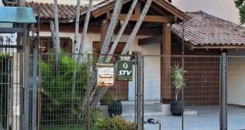 Casa 3D com 2 suítes e piscina.