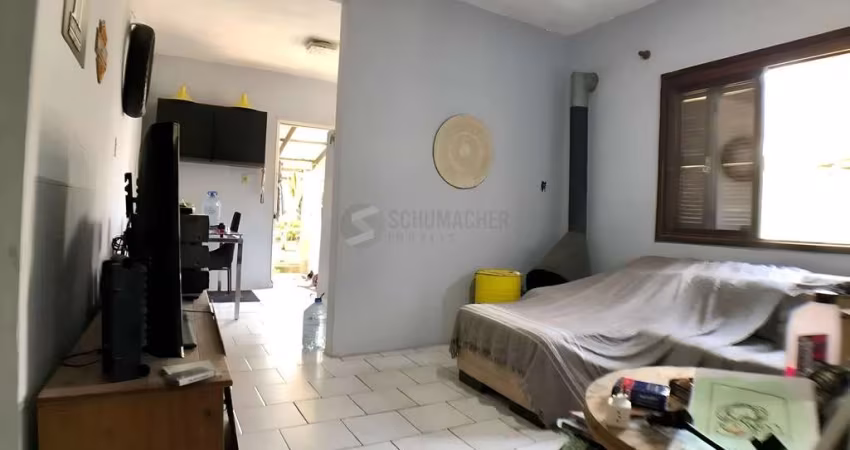 Casa com 2 dormitórios e 150m², no Bairro Jardim Sabará