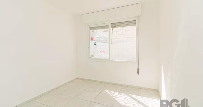 Descubra seu novo lar neste encantador apartamento à venda no bairro São Sebastião, Porto Alegre. Localizado em uma área residencial tranquila e segura, este imóvel oferece ótimo preço e está em boas 
