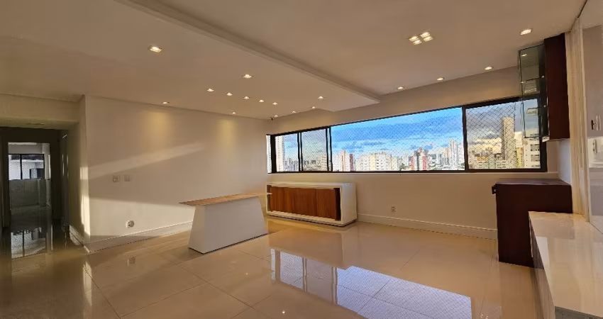 Apartamento com 3 suítes em Lagoa Nova