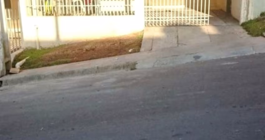 Excelente Casa 120 m2 em Campo Largo,  com 2 Quartos, Sala, Cozinha, Banheiro, Quintal nos fundos e Garagem para 2 carros.