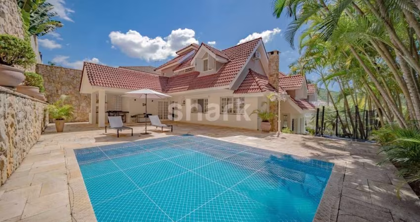 Casa à venda por R$ 3.490.000,00 em Alphaville, Santana de Parnaíba - SP .