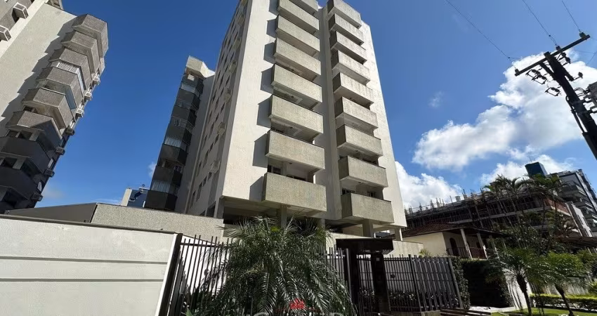 Amplo apartamento com 03 quartos em Caiobá!