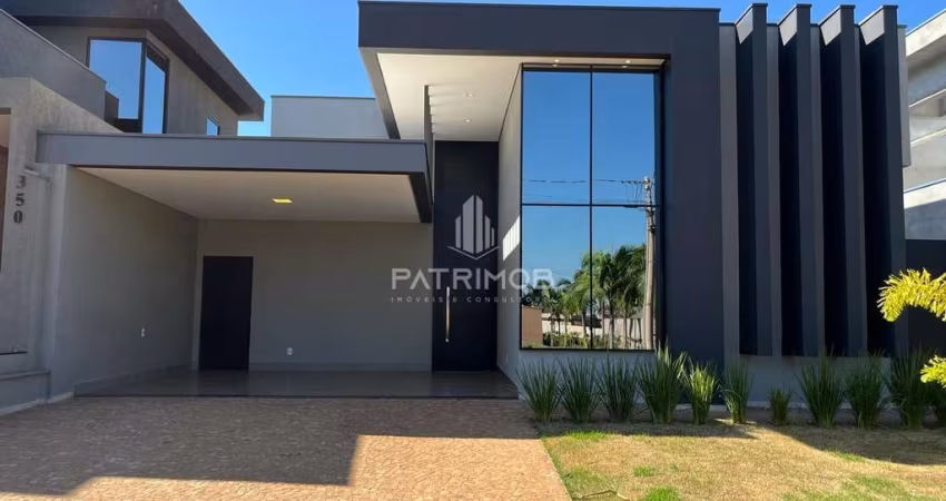 Casa Térrea 207m² c/ 3 Suítes e Piscina em Condomínio Alto do Castelo - 'Pronta p/ morar'