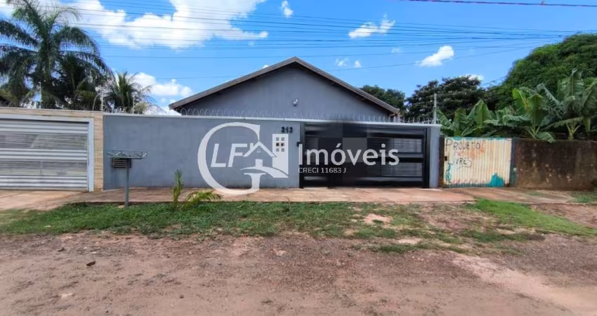 Casa à venda em Campo Grande-MS, bairro Centenário: 2 quartos, 1 suíte, 1 sala, 3 banheiros, 4 vagas de garagem, 208m².