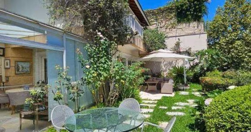 Casa de Condomínio em Cidade Jardim com 589m²