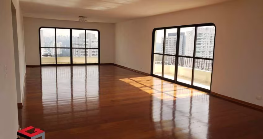 Cobertura Duplex com 647m², localizada no bairro Alto da Boa Vista em São Paulo - SP