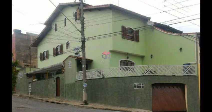 Sobrado com 206 m² localizado no Bairro São Vicente Mauá-SP.