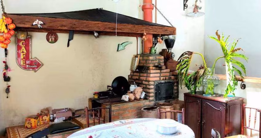 Linda chácara a venda possui 10.000m2, 04 dormitórios 02 suítes, em Ouro Fino Paulista SP