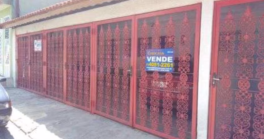 EXCELENTE CASA TERREA COM TRES DORMITORIOS E MAIS TRES CASAS DE RENDA