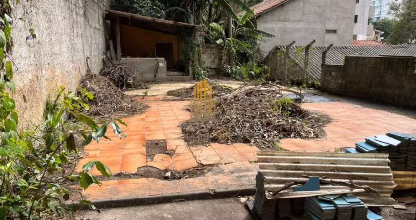 ÓTIMA OPORTUNIDADE - TERRENO À VENDA  DE 176M² DE ESPAÇO AMPLO PARA CONSTRUÇÃO LOCALIZADO NA LAPA.