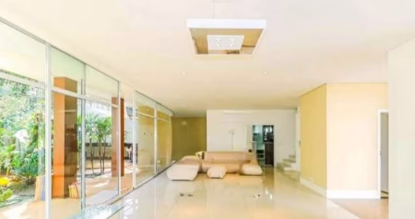Residencial Villa Del Sole em Santo Amaro, Casa à venda de 550m² com 5 suítes, 5 banheiros, 8 vagas.
